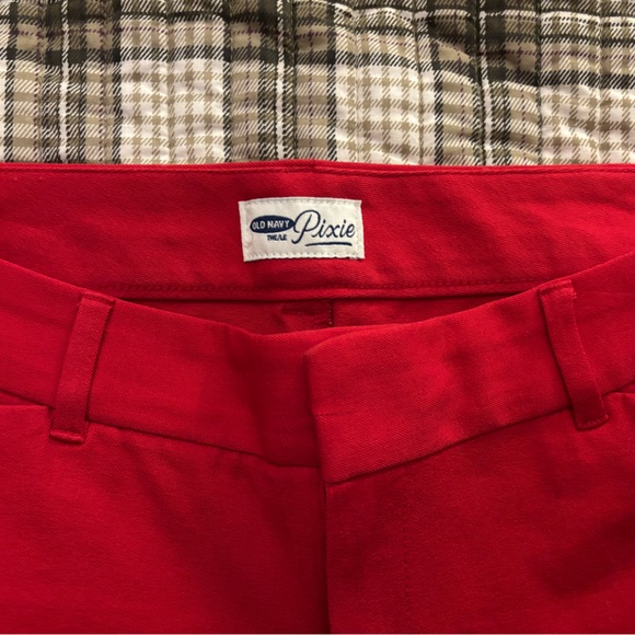 Old Navy Women's Vibrant Red Cropped Pants - Picture 2 of 3